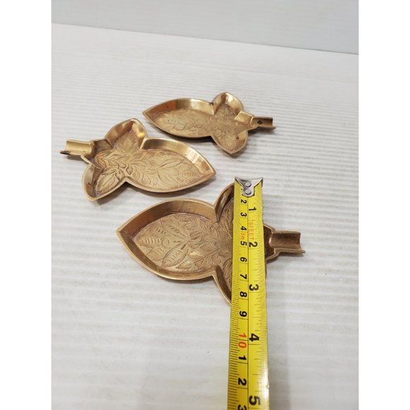 Vintage small etched brass leaf ashtray- aged - set of three - Picture 10 of 10